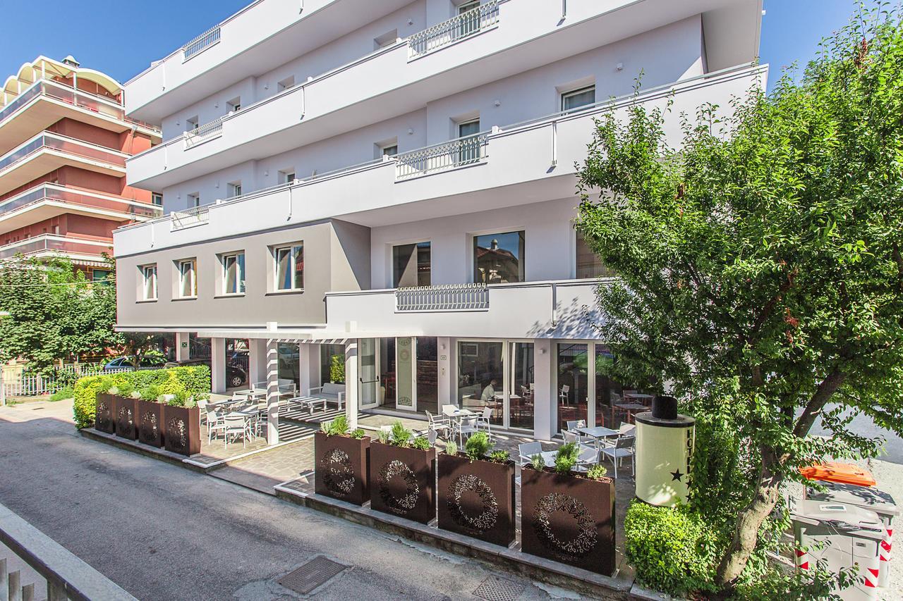 Evo Boutique Hotel & Spa Белларія-Іджеа-Марина Екстер'єр фото